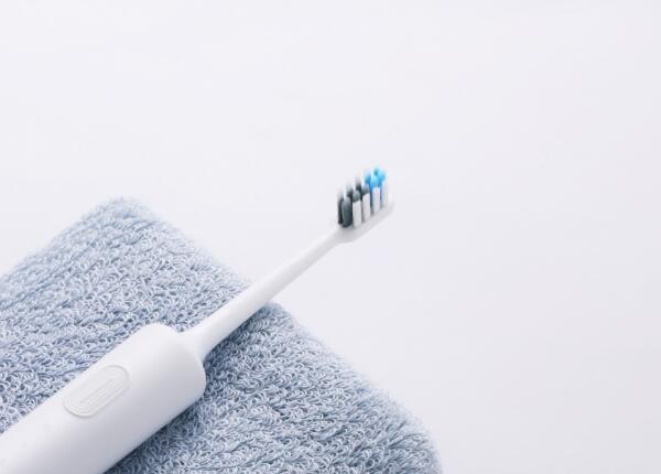 電動牙刷聲波式與旋轉式哪個好？牙齒易敏感人群就選這款